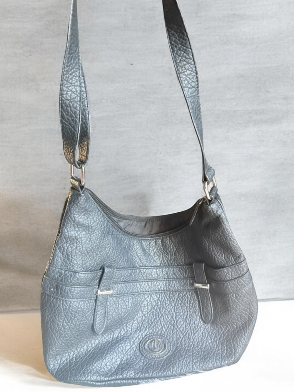 Classic Women's Shoulder Bag in Black